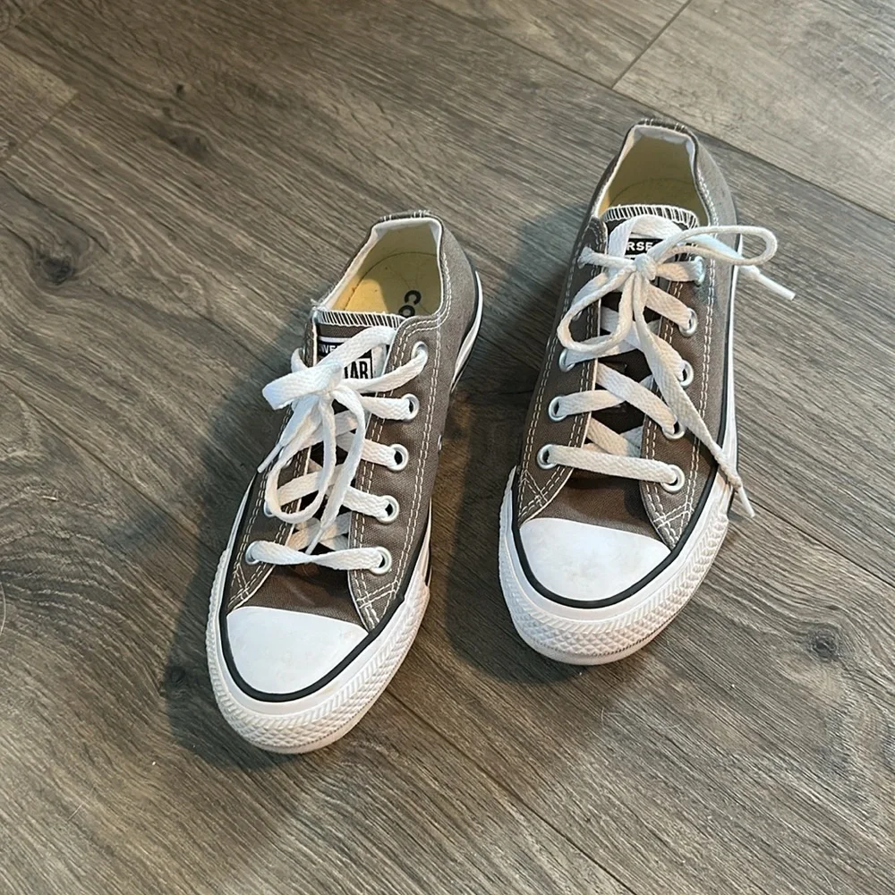 Grey converse sneakers size 5 women’s - Picture 2 of 5